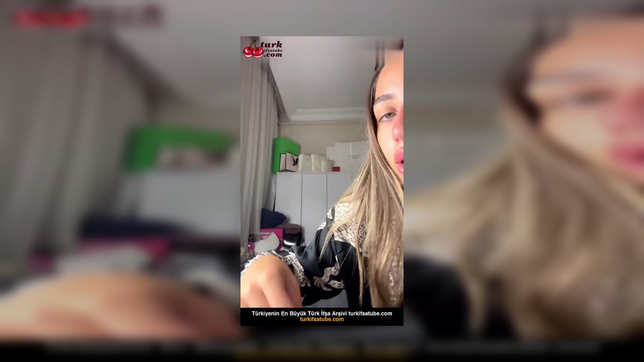 Elanur AYan ifşa Sütyensiz bikinili yayın seyret