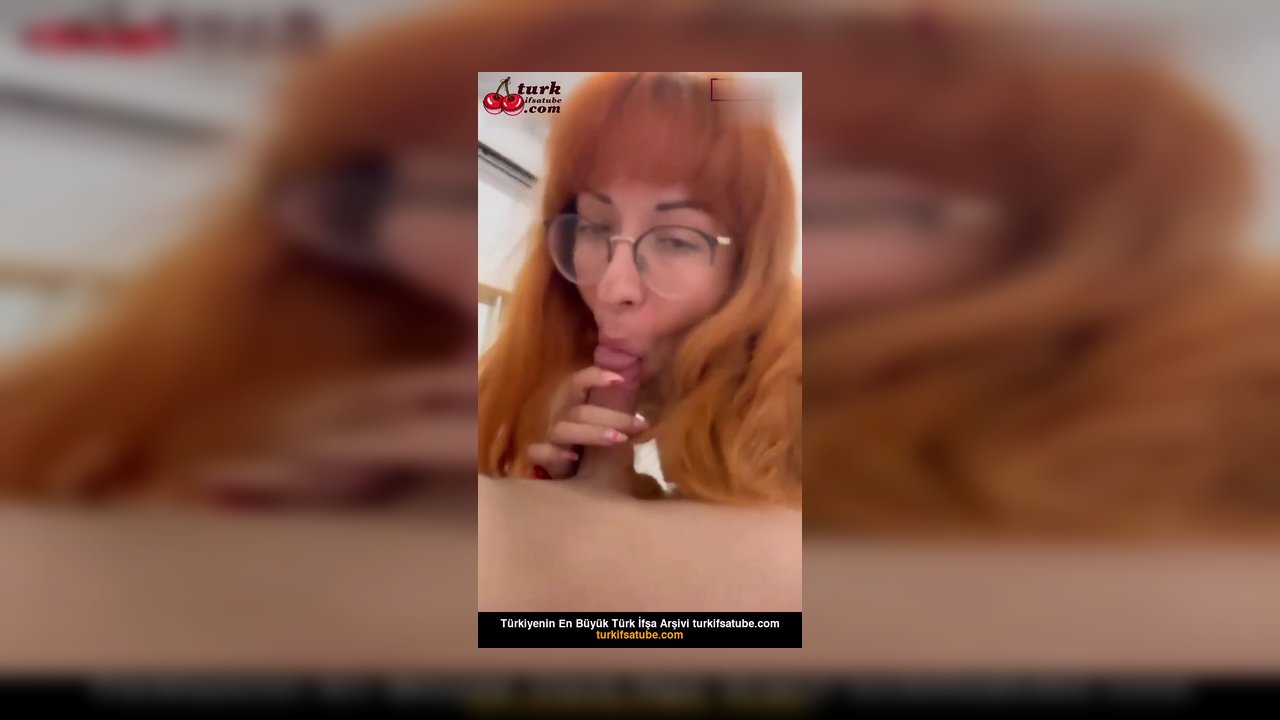 Ece Gencer Porno Gözlüklü iştahlı sakso çekti