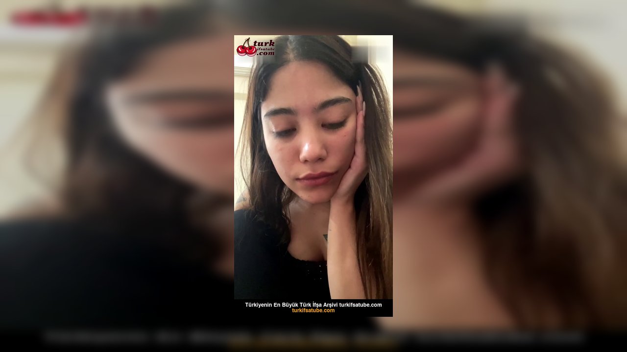 Yıldız Demir ifşa Sevgilisinin yanında memeler fora yayın yaptı