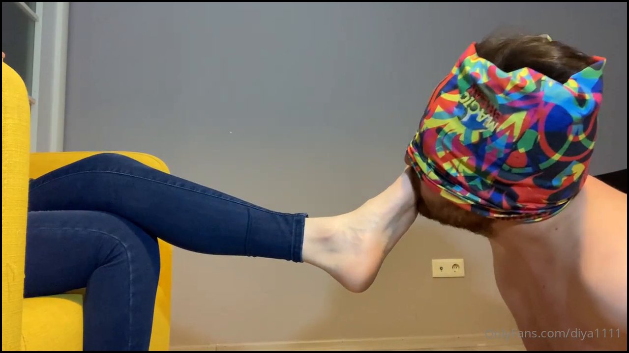 Ayaklarımı narince öp