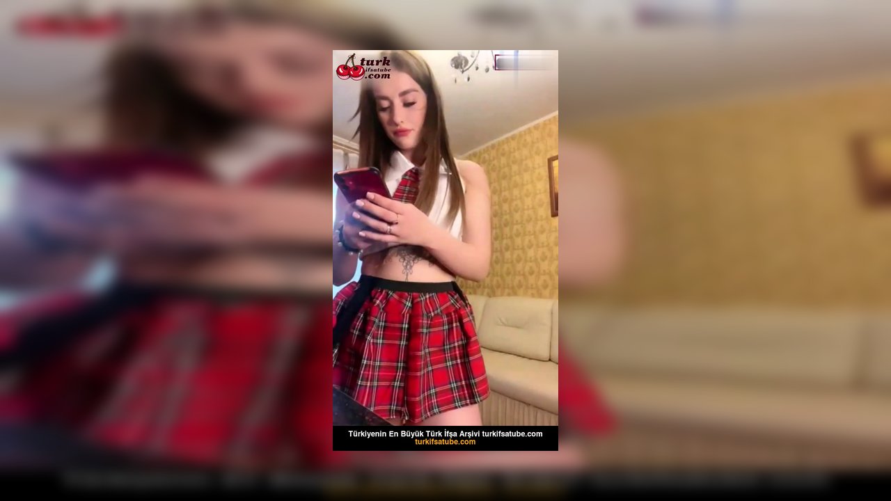 Tango Kivi ifşa Kolejli kıyafetiyle canlı yayın yaptı