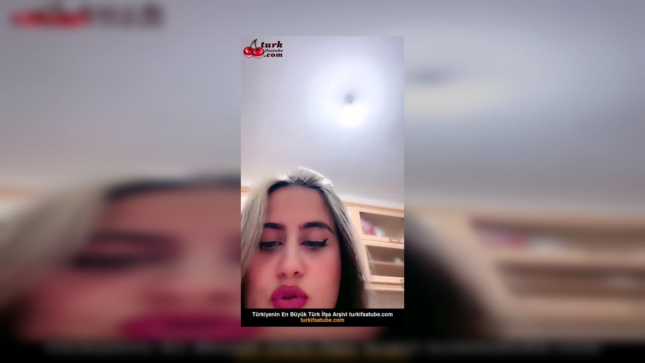 Ayşe Elbi ifşa Memelerine hakim olamıyor