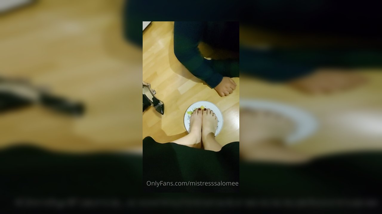 Ayağımın altında ezilmiş üzüm suyunu içen sarhoş olur eziğim