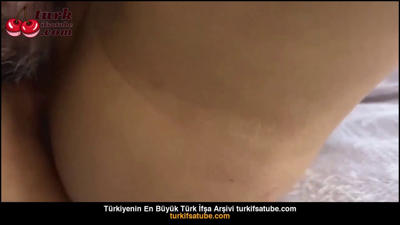 Konulu Porno Üvey kardeşini sikip üzerine boşaldı