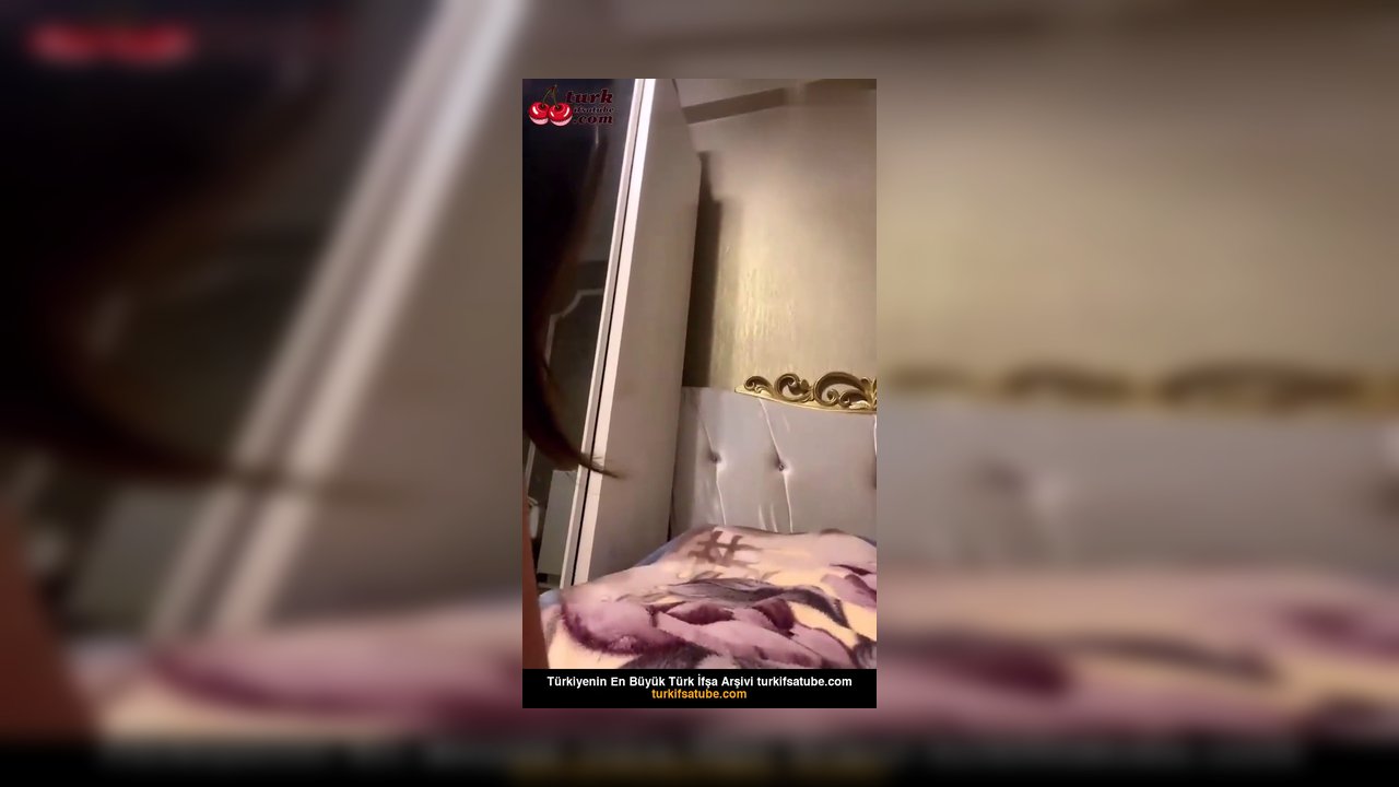 Ahu Alev ifşa yatakta soyunup amcık açtı