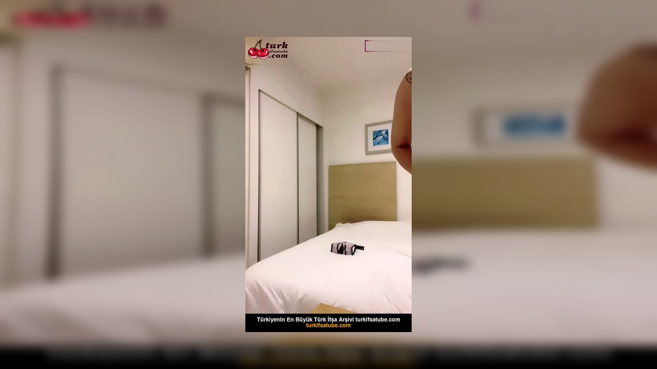 Aymila ifşa Sexy çıtır mini etekle yayın yaptı