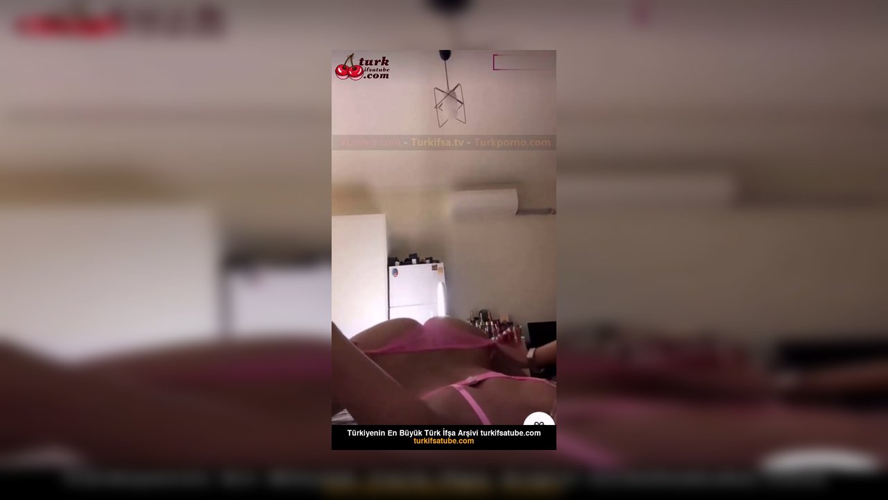 Ada Kumsal ifşa Pembe iç çamaşırlı video çekti