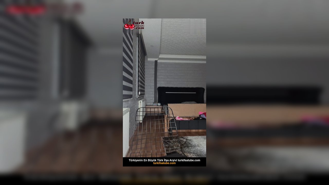 Cerhawk ifşa Meme uçları bantlı canlı yayında