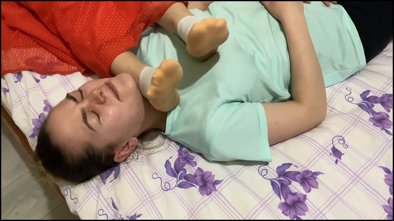 TÜRBANLI KRALİÇE YENİDEN SİZLERLE – DİŞİ KÖLESİNE GÖZ AÇTIRMIYOR