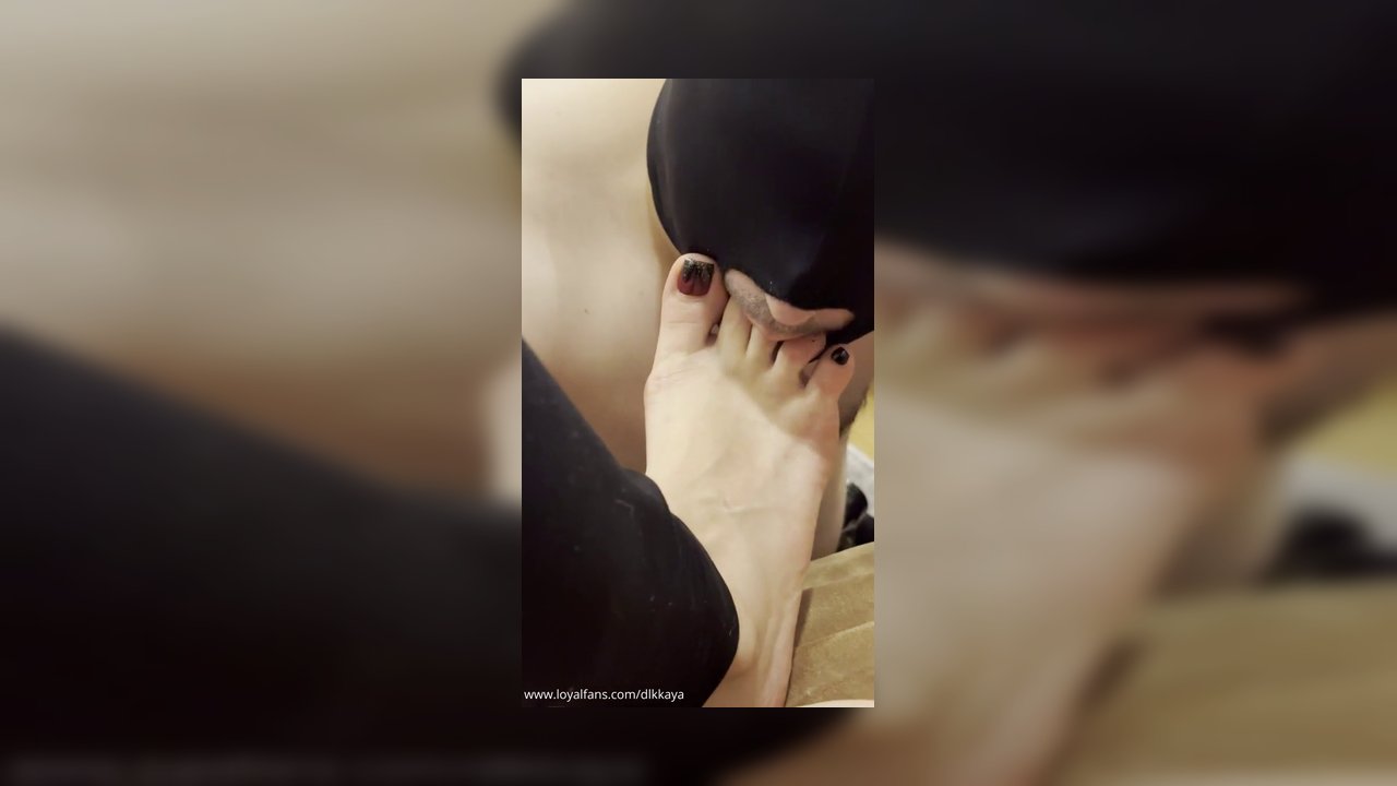 Stiletto ve ayak yalama