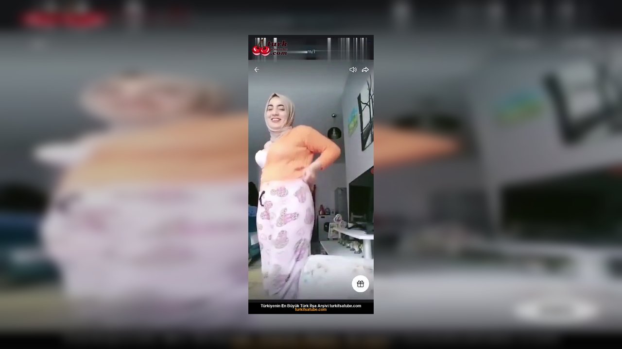 Türbanlı Öğretmen ifşa MEME dekolteli canlı yayın videosu