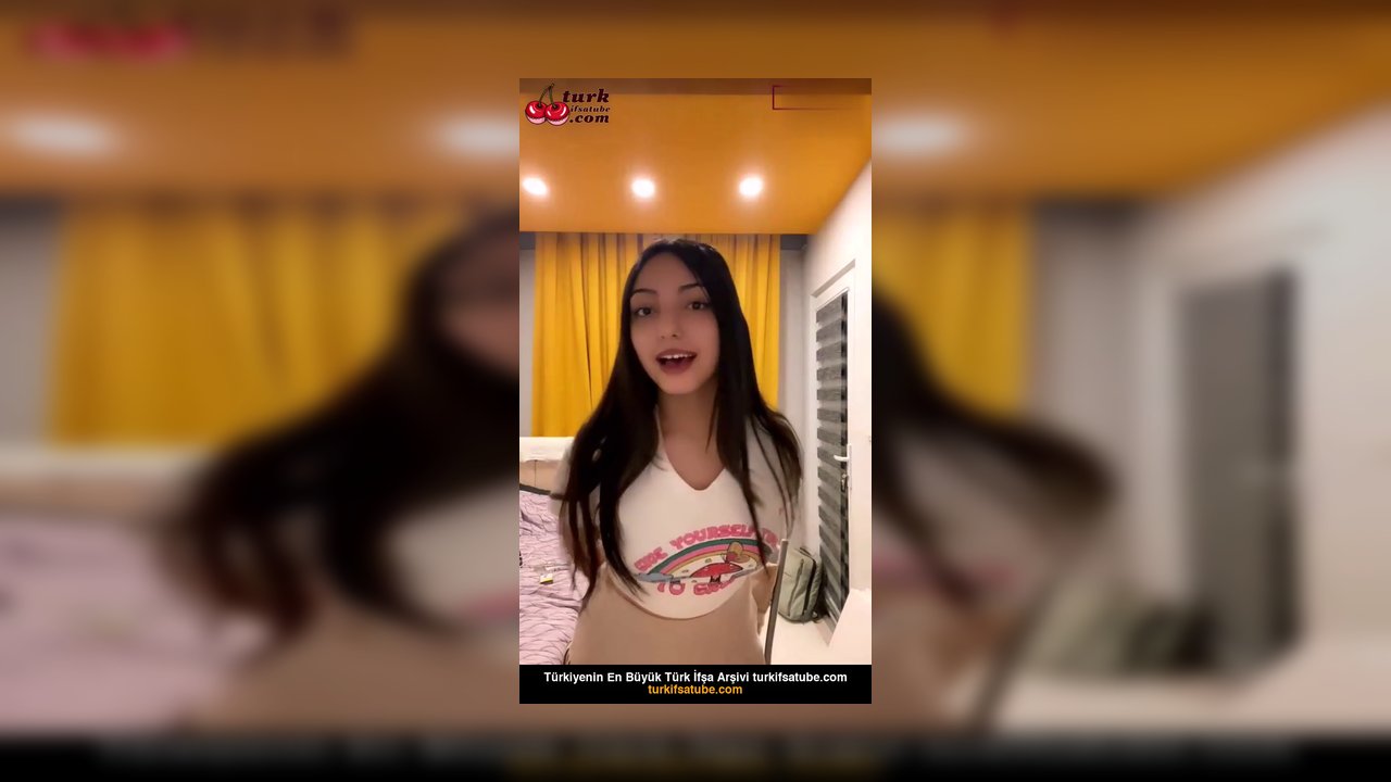 Megan Perez ifşa Çıtır kız eteğinin altından amını okşadı