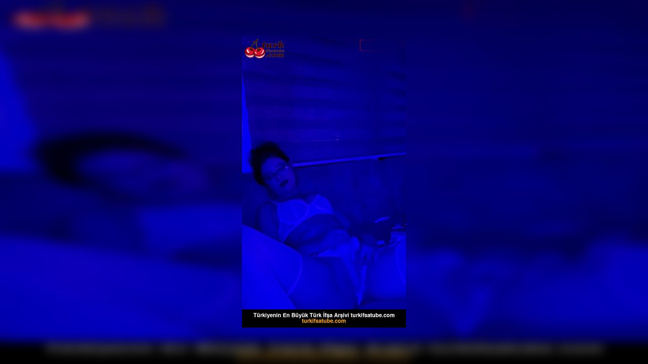 Tango Doa ifşa Loş ışıkta jartiyerli dildo sapladı