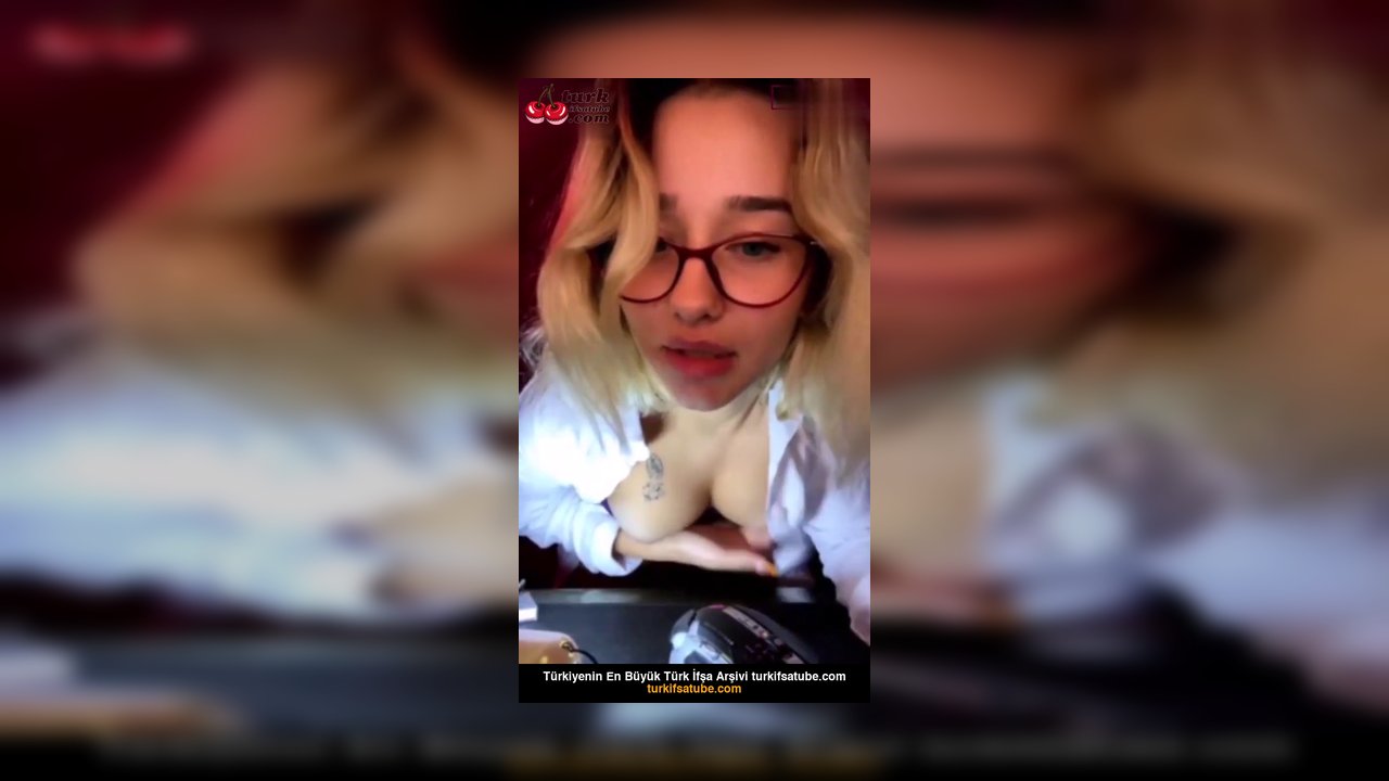 Naz Elbir ifşa Manitanın yanında memeler açık yayın yaptı