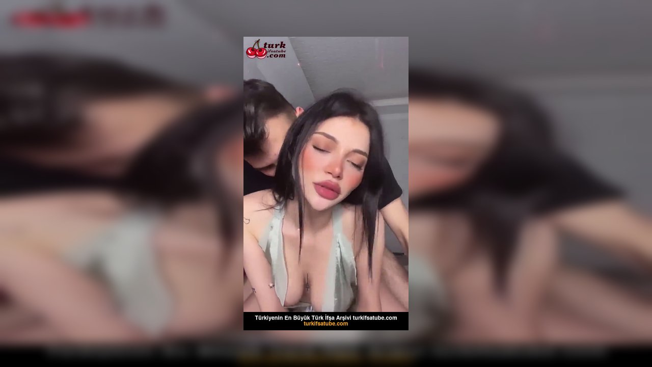 Cerhawk Porn Doggy sikilirken memeleri alkış tuttu