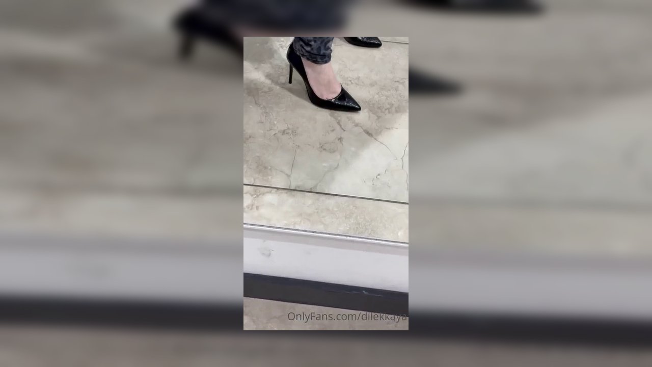 Dilek Kaya Ayakkabıcıda