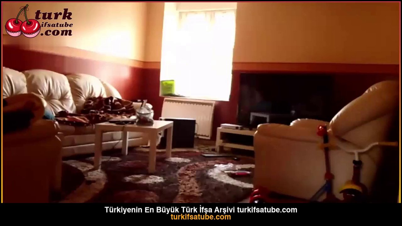 Dışarı çıkmadan hızlıca sikiyor Türk Milf