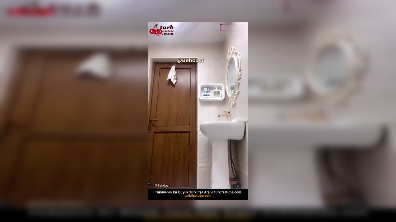 Tango Niloo ifşa Tuvalette izleyenler için soyundu