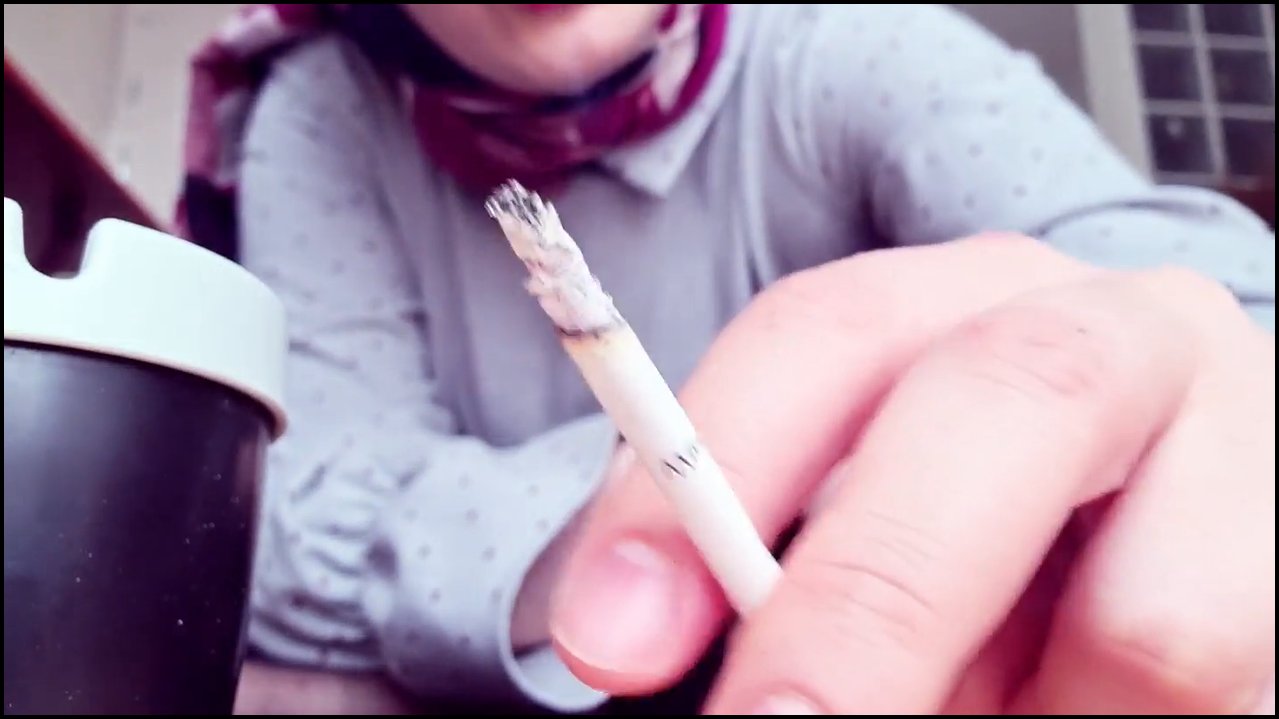 Normalde sigara içmiyorum ama içip böyle dumanlı bir video çekmek istedim