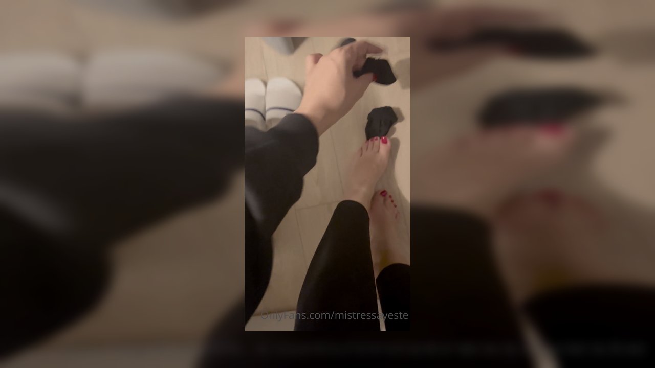 Queen needs a tongue massage!